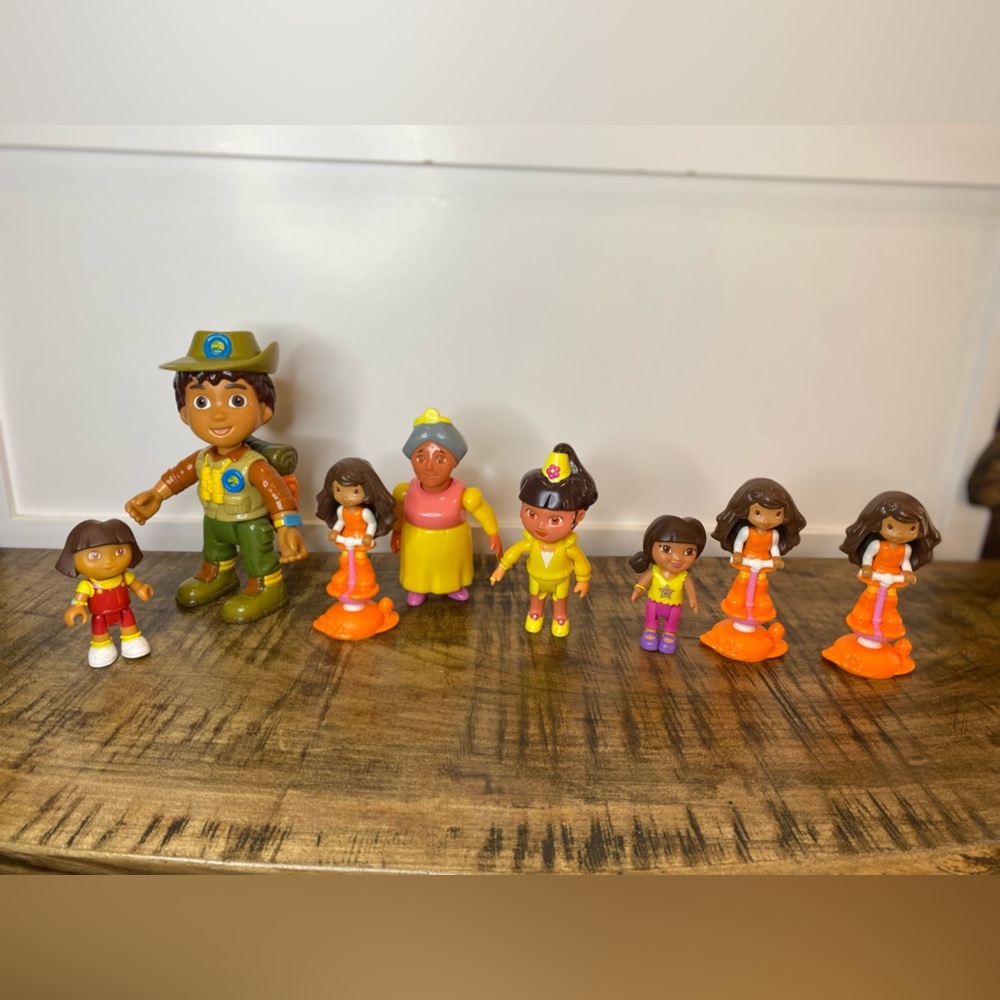 Dora the Explorer Adventure Toy Set – 8 Authentic Figures | Varying Sizes